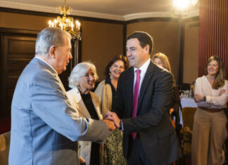 Eusko Jaurlaritzak lehen Eusko Jaurlaritzako Osasun sailburu Alfredo Espinosa Orive eta haren emaztea eta seme-alabak frankismoko biktima gisa aintzatetsi ditu