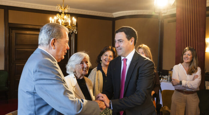 Eusko Jaurlaritzak lehen Eusko Jaurlaritzako Osasun sailburu Alfredo Espinosa Orive eta haren emaztea eta seme-alabak frankismoko biktima gisa aintzatetsi ditu