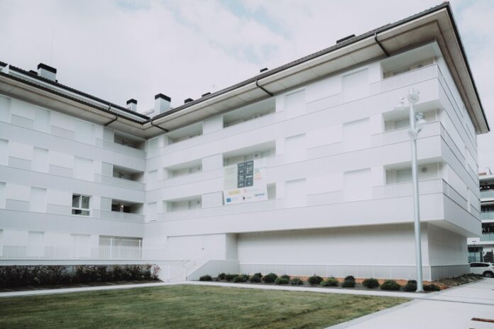 n770_Exterior_del_edificio_de_la_calle_Palota_10_de_Orio-696x464-1