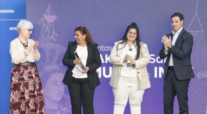 Dos asociaciones que impulsan el empoderamiento de las mujeres musulmanas y gitanas reciben el Premio Emakunde a la Igualdad