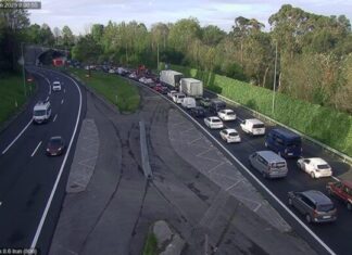 Una salida de calzada en la Gi-20 causa retenciones de varios kilómetros en Donostia