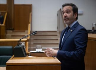 Hurtadok Eusko Jaurlaritzak etxebizitza turistikoen kontrolarekin duen konpromisoa berretsi du Legebiltzarrean