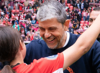 David Aznar concluye su etapa al frente del primer equipo femenino del Athletic Club