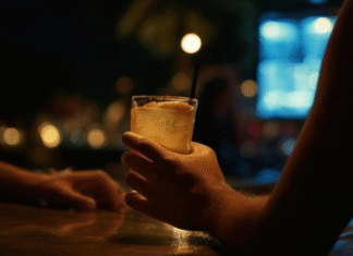 Roba un bolso en una discoteca de Donostia y utiliza las tarjetas para pagar unas consumiciones