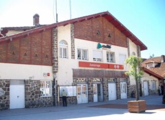 La Ertzaintza detiene a un hombre en Zumarraga por hurtar dos maletas en un tren
