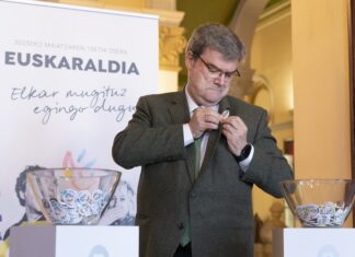 El Alcalde de Bilbao, Juan Mari Aburto, un Ahobizi más del Euskaraldia