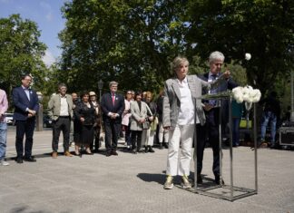 Bilbao rinde homenaje con una nueva placa a Ramón Baglietto, asesinado por ETA