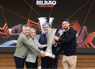 Inaugurado en el Arenal bilbaíno el Fan Festival de la final de la UEFA Europa League con presencia de las tres instituciones y Aritz Aduriz