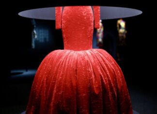 Cristóbal Balenciaga Museoak Elkarrizketa baten Sotiltasunak inauguratu du