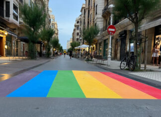 Donostiak LGTBIQ+ Harrotasuna aldarrikatzen du ortzadar batekin Grosen