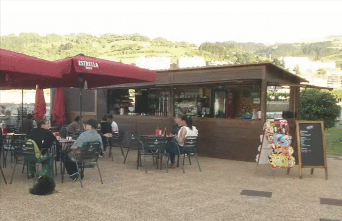 Ingresado-al-ingerir-accidentalmente-detergente-tras-pedir-un-mosto-en-un-chiringuito-06-27-2025_09_44_AM-1024x663-1-696x451-1