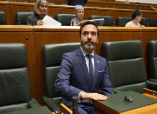 Javier Hurtado sailburua: “Garrantzitsuena da ez garela zerga turistikoa ezartzeari buruz ari, zerga hori ezartzeko moduari buruz baizik”