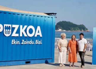 La diputada general, Eider Mendoza, abre ‘Ongizatearen Plaza’ en Zarautz