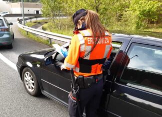 Refuerzo de controles para combatir las distracciones al volante en las carreteras vascas