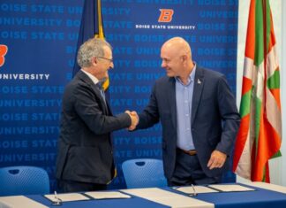 Euskal Herriko Unibertsitateak eta Boiseko State Universityk Itsas-Gaindiko Campusa aurkeztu dute