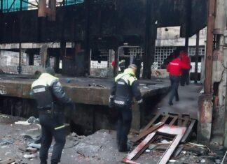 Desalojadas siete personas de una fábrica abandonada de Portugalete