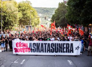 Manifestación de Ernai por la independencia y en recuerdo de Txiki y Otaegi