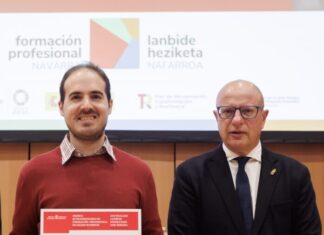 Iruñeko María Ana Sanz IIko Israel Jaime Martín ikasleak Goi Mailako Lanbide Heziketako Sari Nazionala jaso du