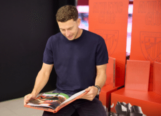 San Mamés acoge la presentación de Athletic Club Gabarra, un libro que celebra un viaje inolvidable