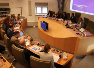 Eusko Jaurlaritzak Flandriako parlamentuan nabarmendu du beharrezkoa dela foru-ogasunek nazioarteko zerga-foroetan parte hartzea