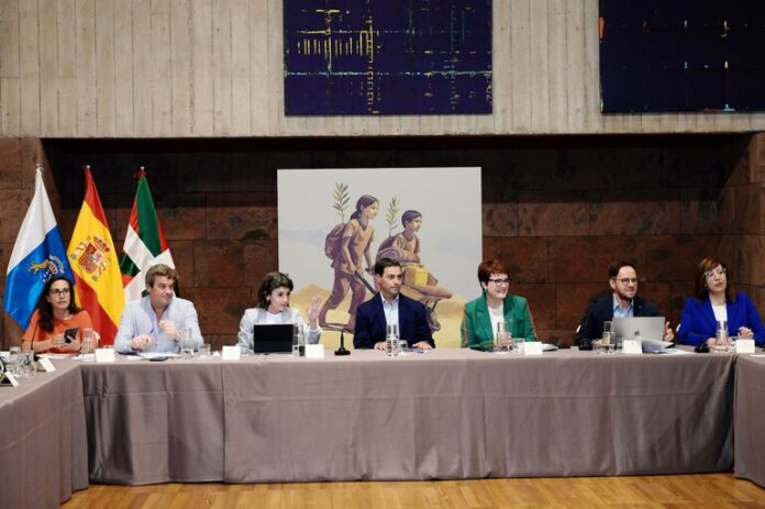 n770_photo_5917956186878101870_y-696x463-1