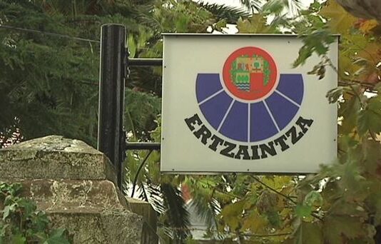 La Ertzaintza investiga la supuesta agresión de un agente a un menor en Ermua