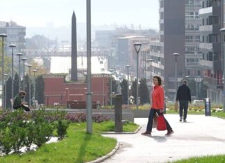 Bi urte eta erdiko lanen ondoren Leioako Iparragirre kalea asfaltatzearekin amaiera eman zaio Avanzada estaltzeari