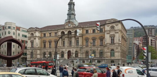 Bilbao congelará las tasas en 2027, penalizará los pisos vacíos e implantará la tasa turística