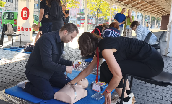 Bilbao-eus-InfoBilbao-Noticias-EL-ÁREA-DE-SALUD-Y-CONSUMO-REALIZA-UNA-DEMOSTRACIÓN-SOBRE-TÉCNICAS-DE-REANIMACIÓN-CARDIOPULMONAR-10-17-2025_09_11_AM