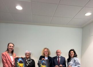 Gasteiz Onen udazken eta neguko pasabideak hogeita hamar saltoki inguru ditu, eta landa-estiloaren, txokolate-kolorearen, sugearen eta ilearen inguruko joerak.