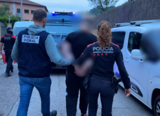 Foruzaingoak eta Mossos d’Esquadra Kataluniako Poliziak droga garraiatzen zuten kamioiei erasotzen zien talde kriminal bat desegin dute