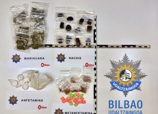 La Policía Municipal de Bilbao detiene a un hombre por tráficar con drogas en un bar de Santutxu