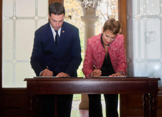 El Lehendakari y Chivite firman la renovación del Protocolo General de Colaboración entre el Gobierno de Navarra y el Gobierno Vasco