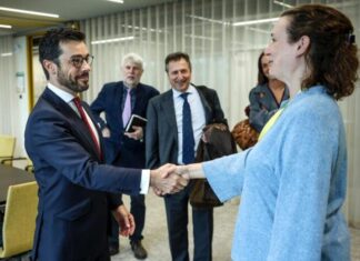 Ander Caballero Julie Bynens Flandriako Atzerri Ministerioko idazkari nagusiarekin bildu da Bruselan