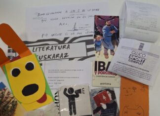 ‘Tesoros entre páginas’: La Biblioteca de Errenteria muestra objetos olvidados en libros