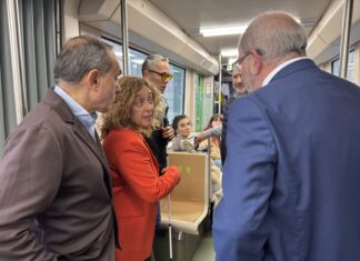 Euskotren incorporará suelo podotáctil en todos los tranvías para mejorar la accesibilidad a personas con discapacidades visuales