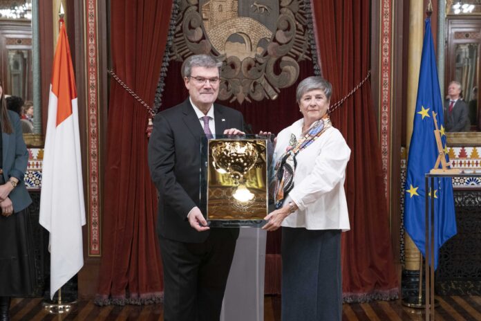 b+PLACA+HONOR+PREMIO+EUROPA+0040