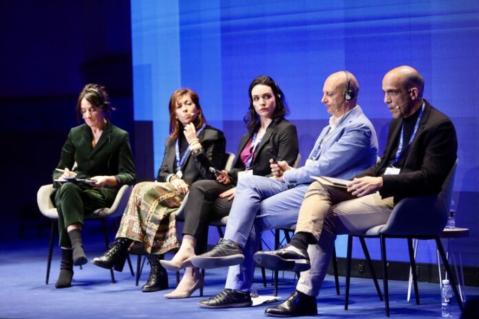 n770_Alona_Velasco__Maider_Arosteguy__Veronika_Iwanowski__Richard_Ronald_y_Pablo_Garcia_Astrain-696x464-1