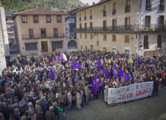 Concentración feminista en apoyo a las seis mujeres de Zestoa que se enfrentan a un juicio por presuntas coacciones y vulneración de la integridad moral