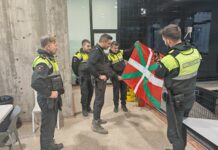 Paiporta homenajea a agentes de la Policía Municipal de Bilbao por la ayuda prestada tras la dana