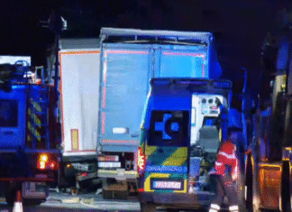 Fallece un camionero en un grave accidente entre dos tráileres en la AP-8 en Irun
