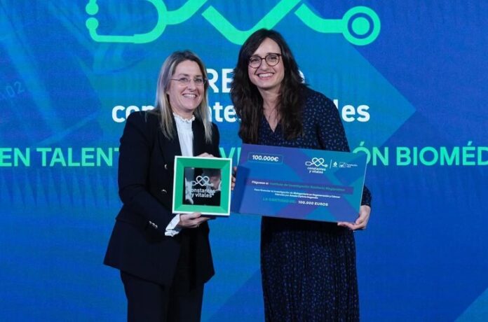 n770_Amaia_Cipitria__drcha__recoge_Premio-696x460-1