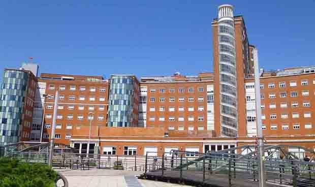 trabajadores-del-hospital-de-cruces-se-concentran-contra-los-recortes-5222_620x368-1