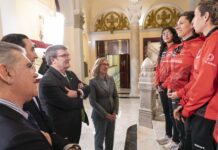 Juan Mari Aburto recibe al Club Bilbao Atletismo Santutxu que presenta la II 10K Internacional de Bilbao