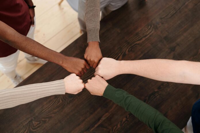 cooperacion-igualdad-racismo-inmigracion-1-696x464-1