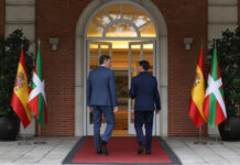El lehendakari reprocha al Gobierno español los retrasos en los traspasos de competencias y advierte del deterioro de la relación bilateral