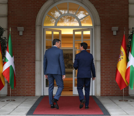 El lehendakari reprocha al Gobierno español los retrasos en los traspasos de competencias y advierte del deterioro de la relación bilateral