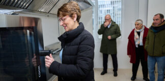 Chivite Lehendakaria Antzingo ikastetxe publiko berrian izan da, 2,6 milioiko inbertsioarekin eraiki dela