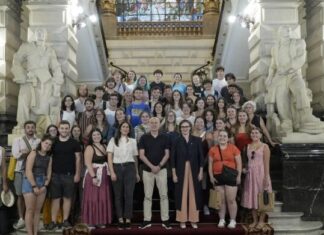Ateak Ireki programa zabaldu egin da eta Busturialdea-Urdaibaiko familien bila dabil, euskal diasporako gazteak hartzeko