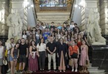 El programa Ateak Ireki se amplía y busca familias de Busturialdea-Urdaibai para acoger a jóvenes de la diáspora vasca